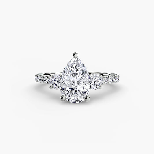 Leila Pear Graceful Trilogy in white gold
