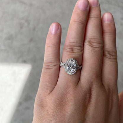 Lily - Luxe Moissanite